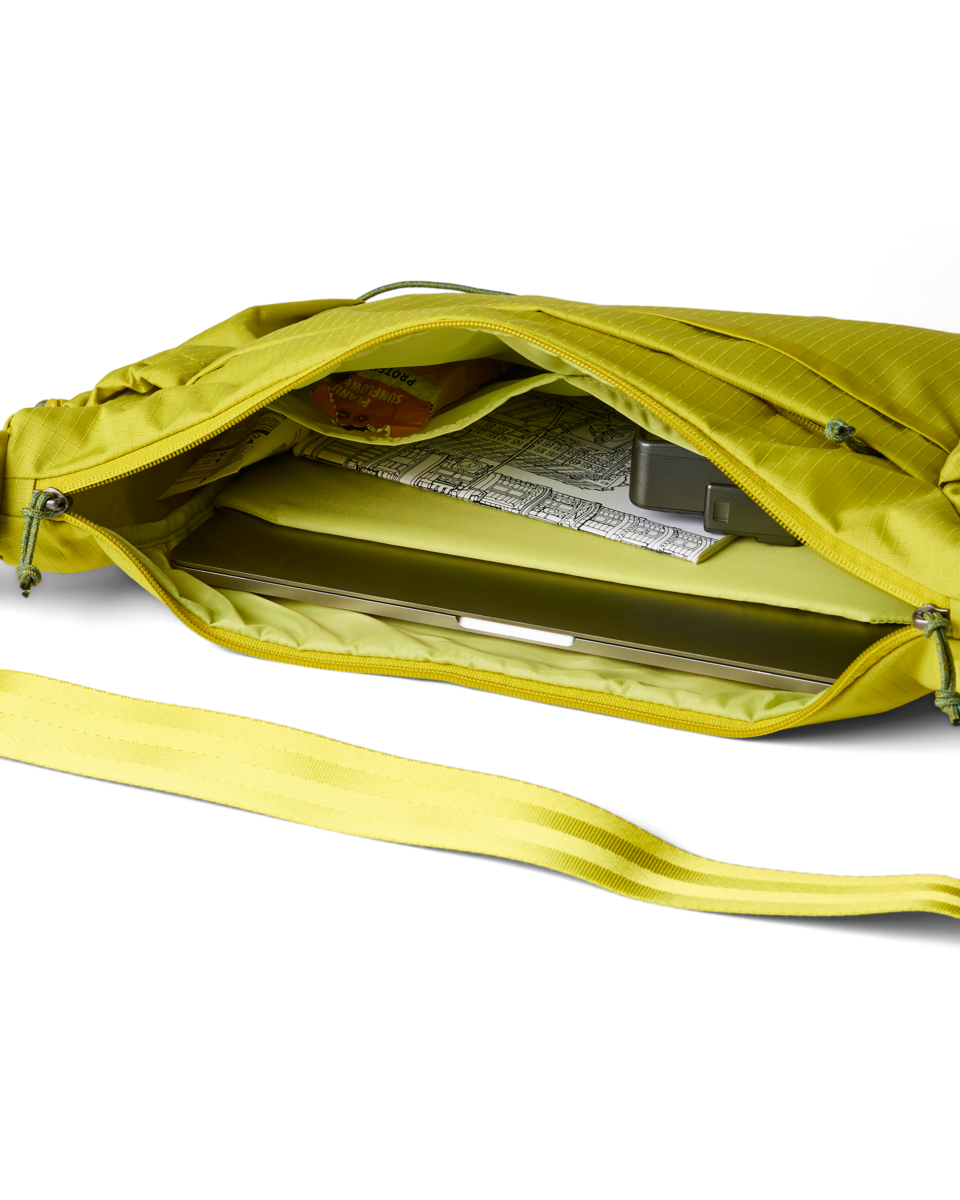 Viaje 12L Shoulder Bag